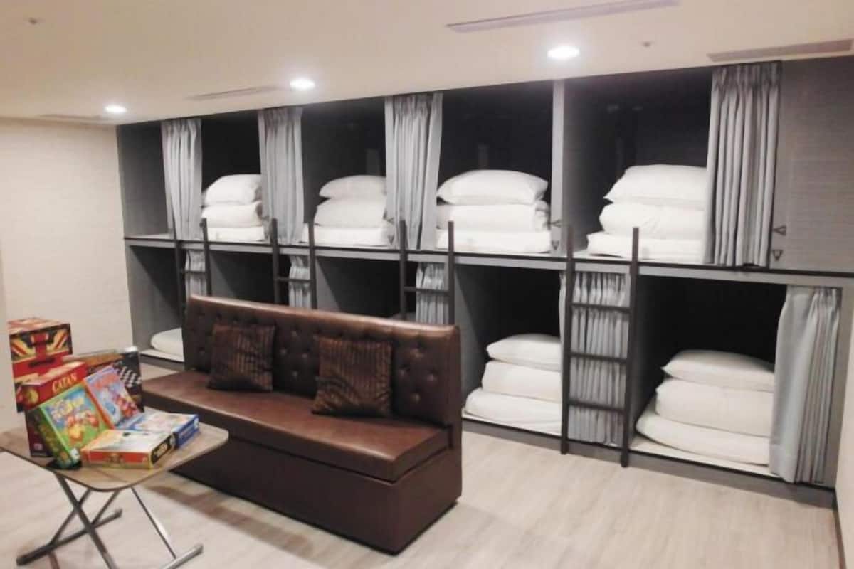 Down duvets, free WiFi, bed sheets