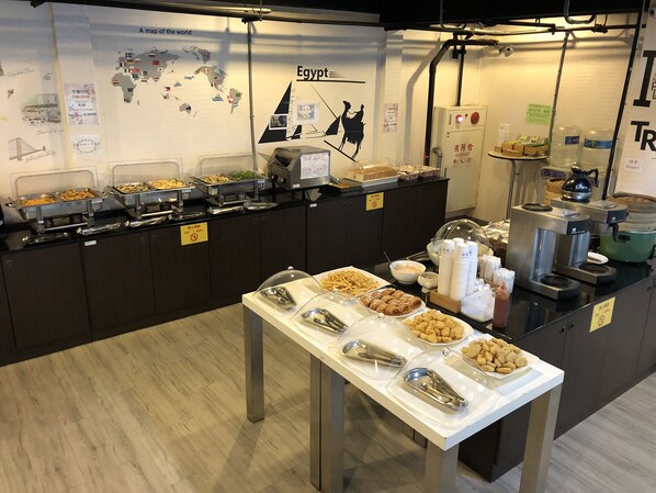 Free daily buffet breakfast 