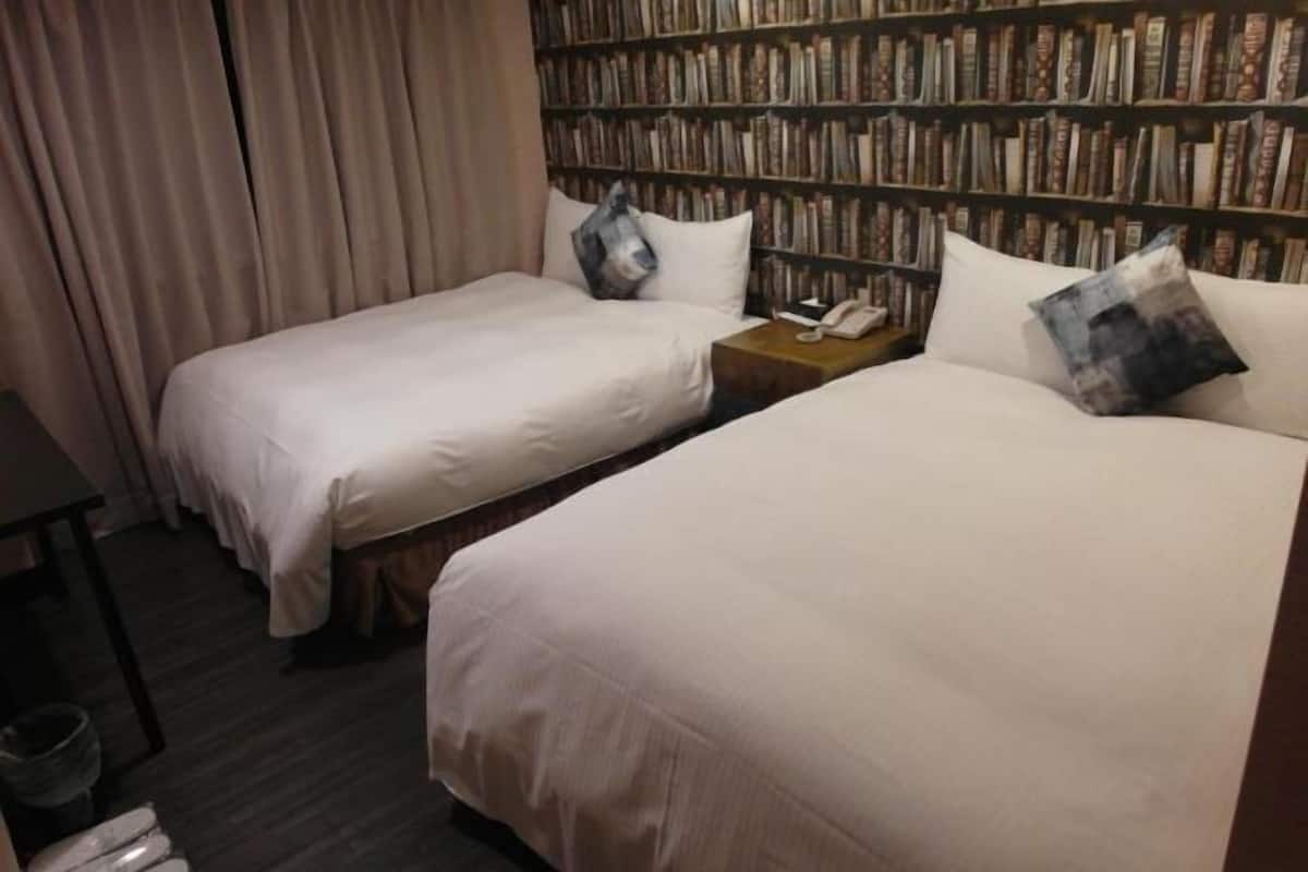 Down duvets, free WiFi, bed sheets