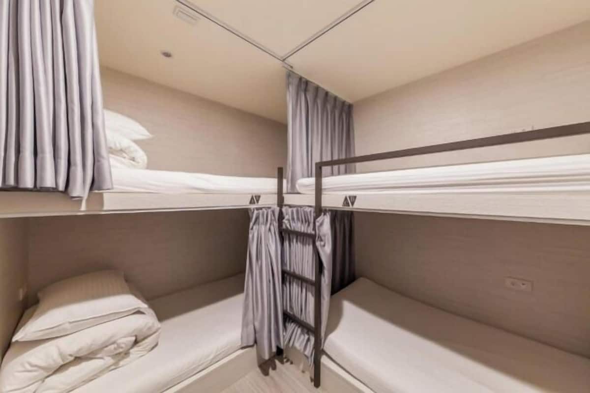 Down duvets, free WiFi, bed sheets