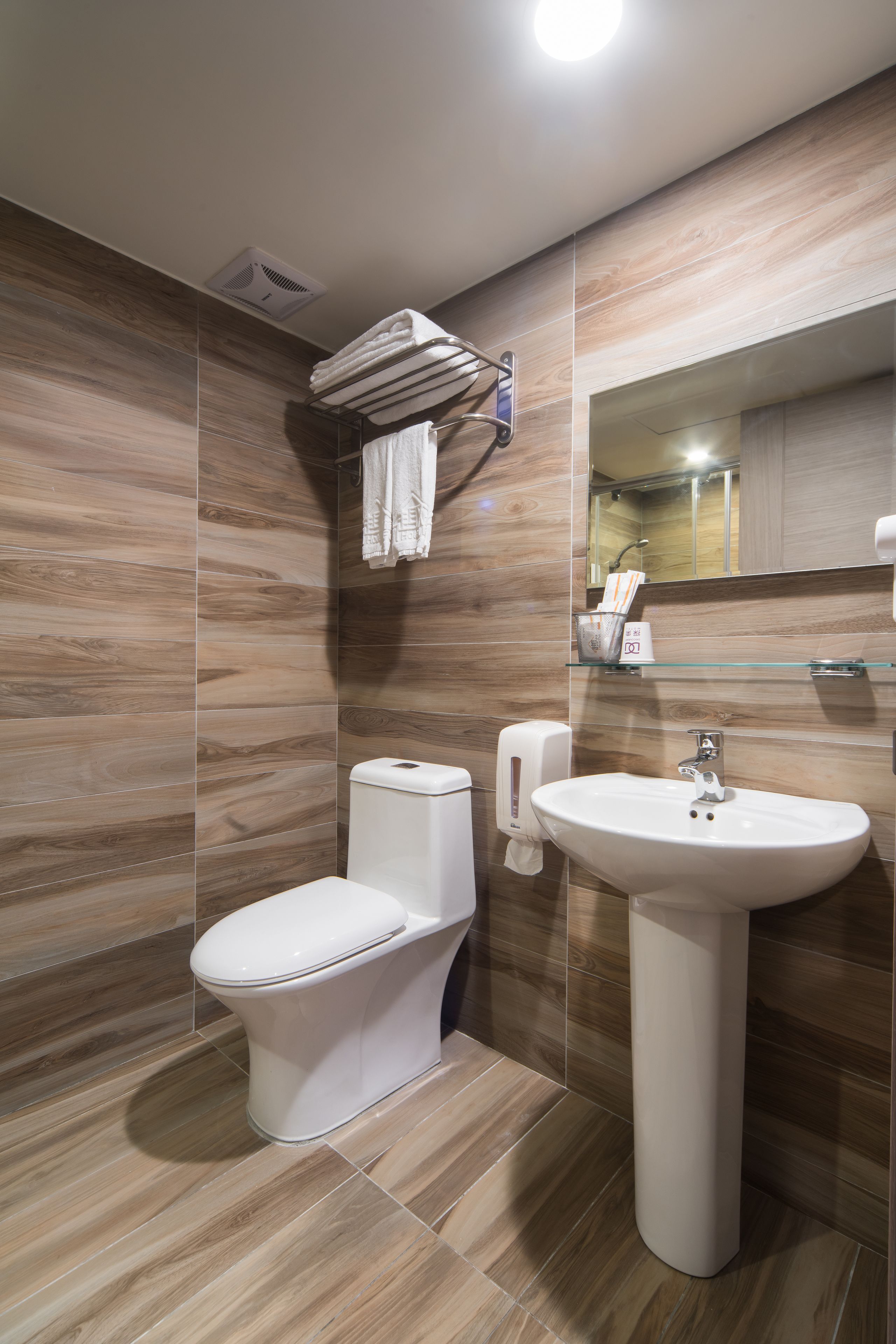 business twin room, 2 single beds | bathroom | shower