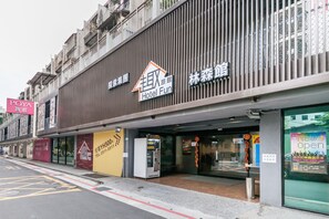 View from property - Hotel Fun - Linsen Branch (Taipei)
