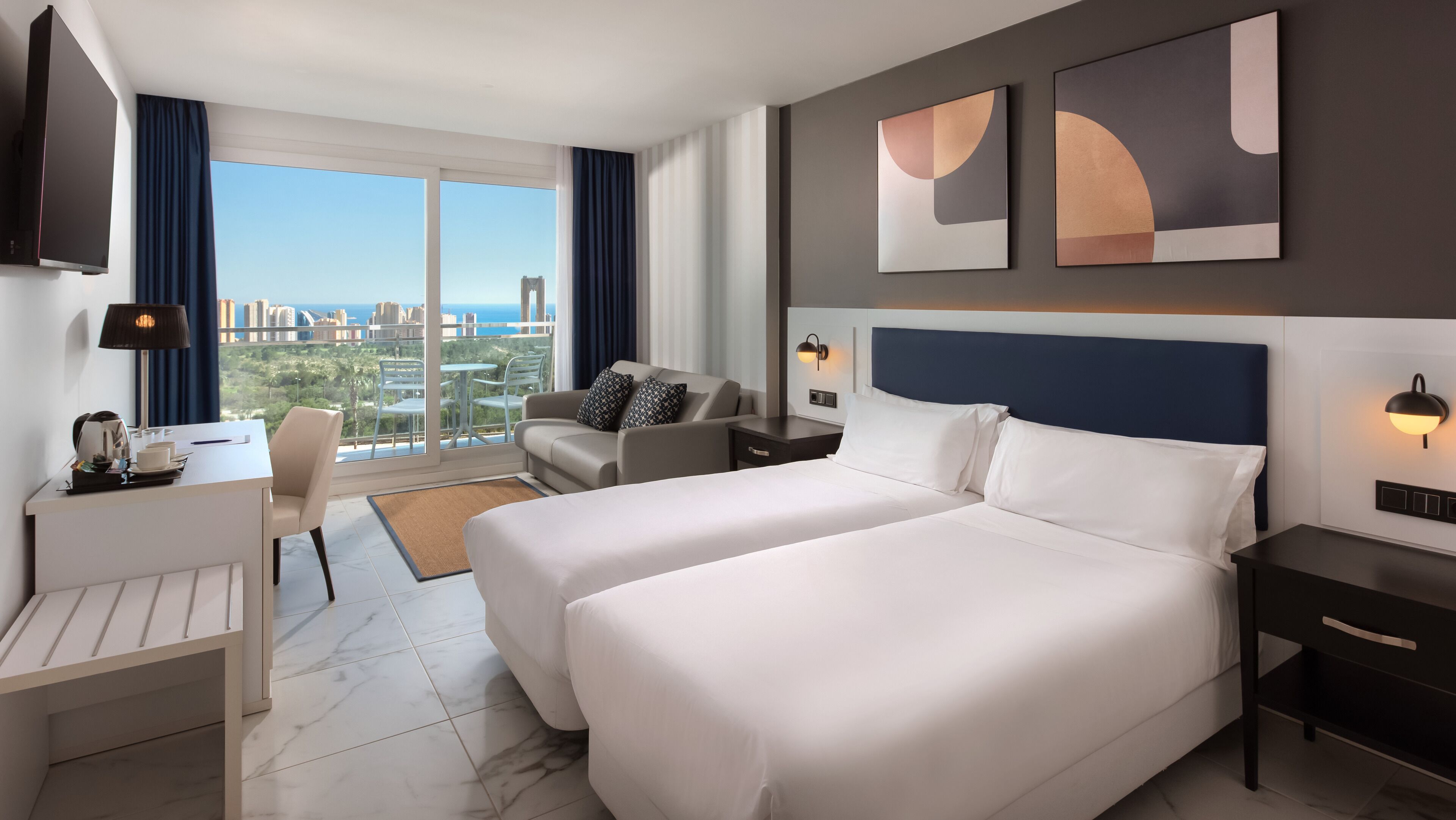 Klassieke kamer, 2 eenpersoonsbedden, balkon, uitzicht op zee | Luxe beddengoed, bedden met traagschuimmatrassen, een minibar