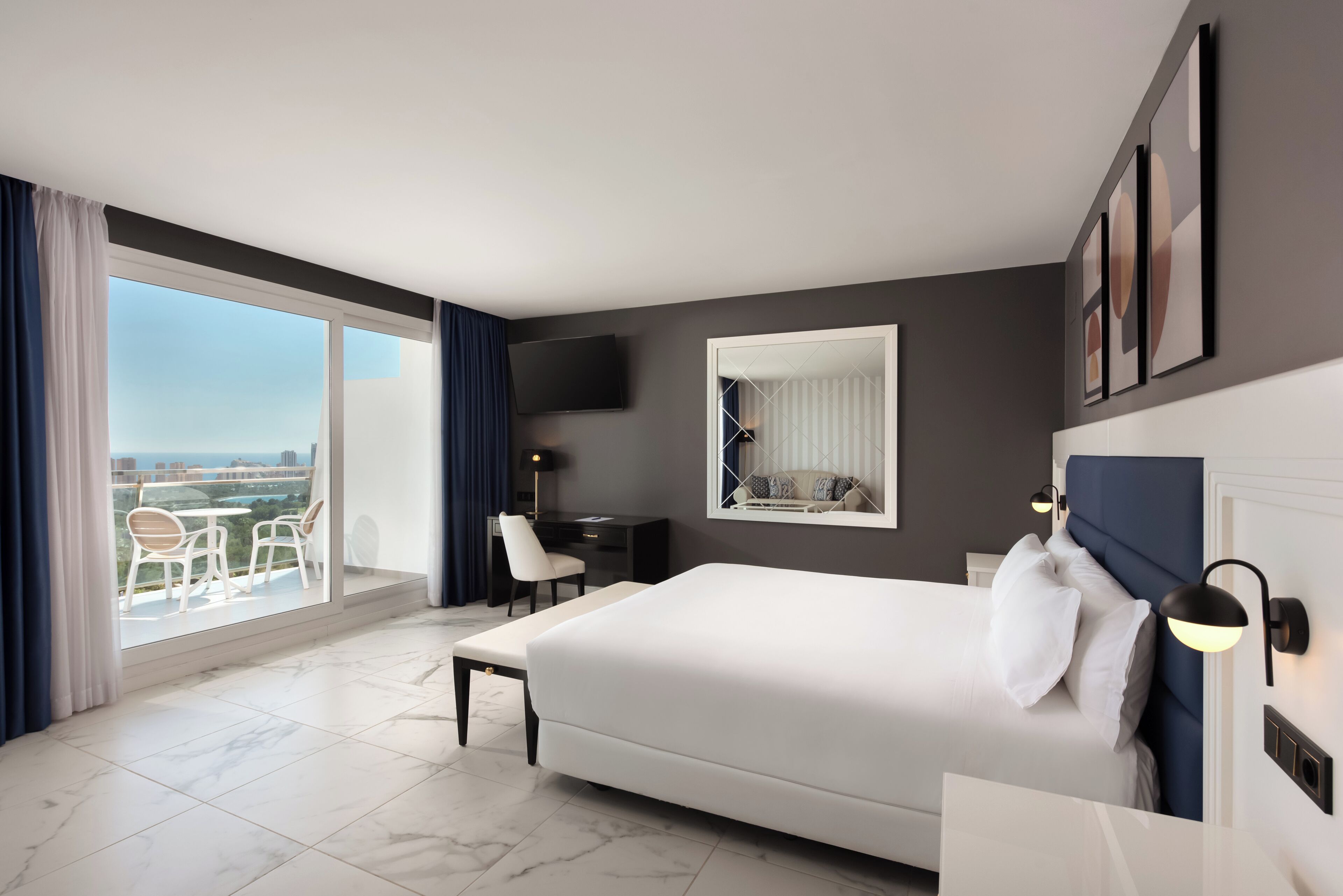 Habitación clásica, 1 cama matrimonial, vista al mar (Balcony) | Ropa de cama de alta calidad, camas con efecto memoria y minibar 