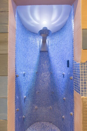Sauna, hot springs/mineral springs