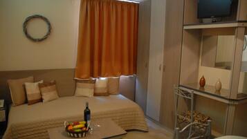 Suite | In-room safe, desk, free cribs/infant beds, free WiFi