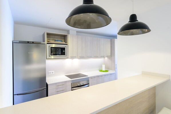 Fridge, microwave, stovetop, coffee/tea maker