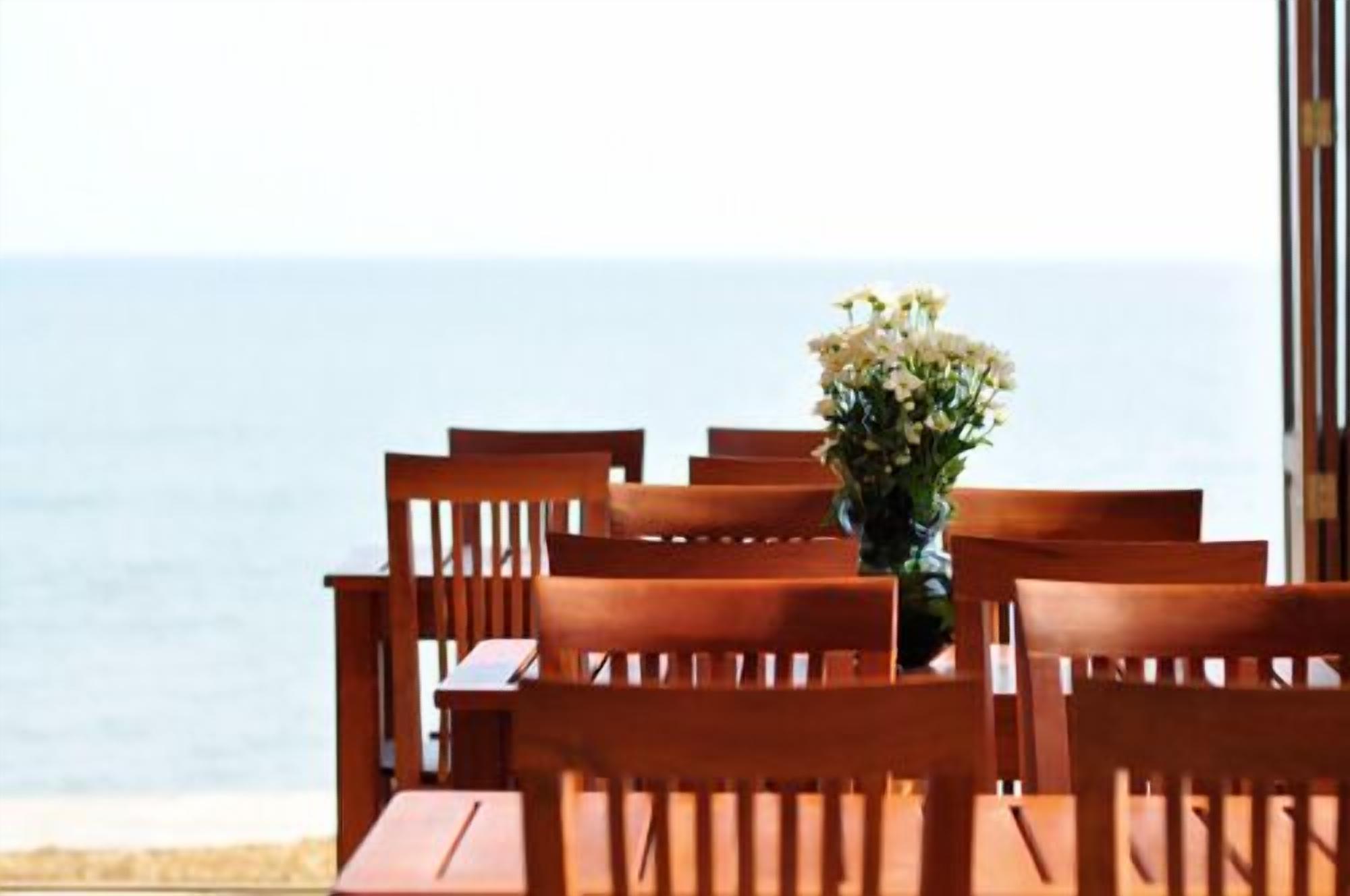 daily cooked-to-order breakfast (thb 300 per person)