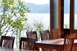 Daily cooked-to-order breakfast (THB 300 per person)