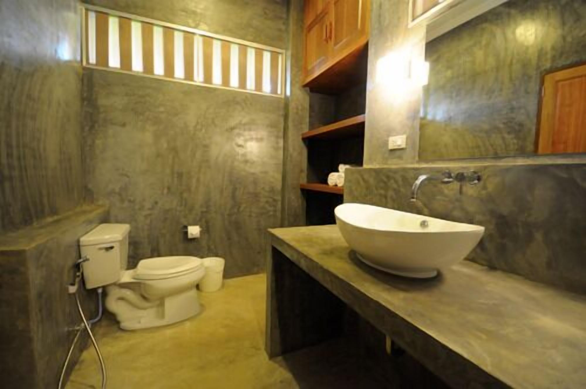 shower, free toiletries, hair dryer, slippers