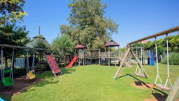 Children’s play area – outdoor