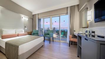 Sengetøy av topp kvalitet, minibar (inkludert) og skrivebord