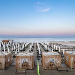 Private beach, sun-loungers, beach umbrellas, beach towels