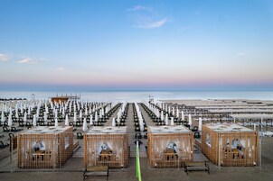 私家海滩、沙滩椅、海滩遮阳伞、沙滩毛巾