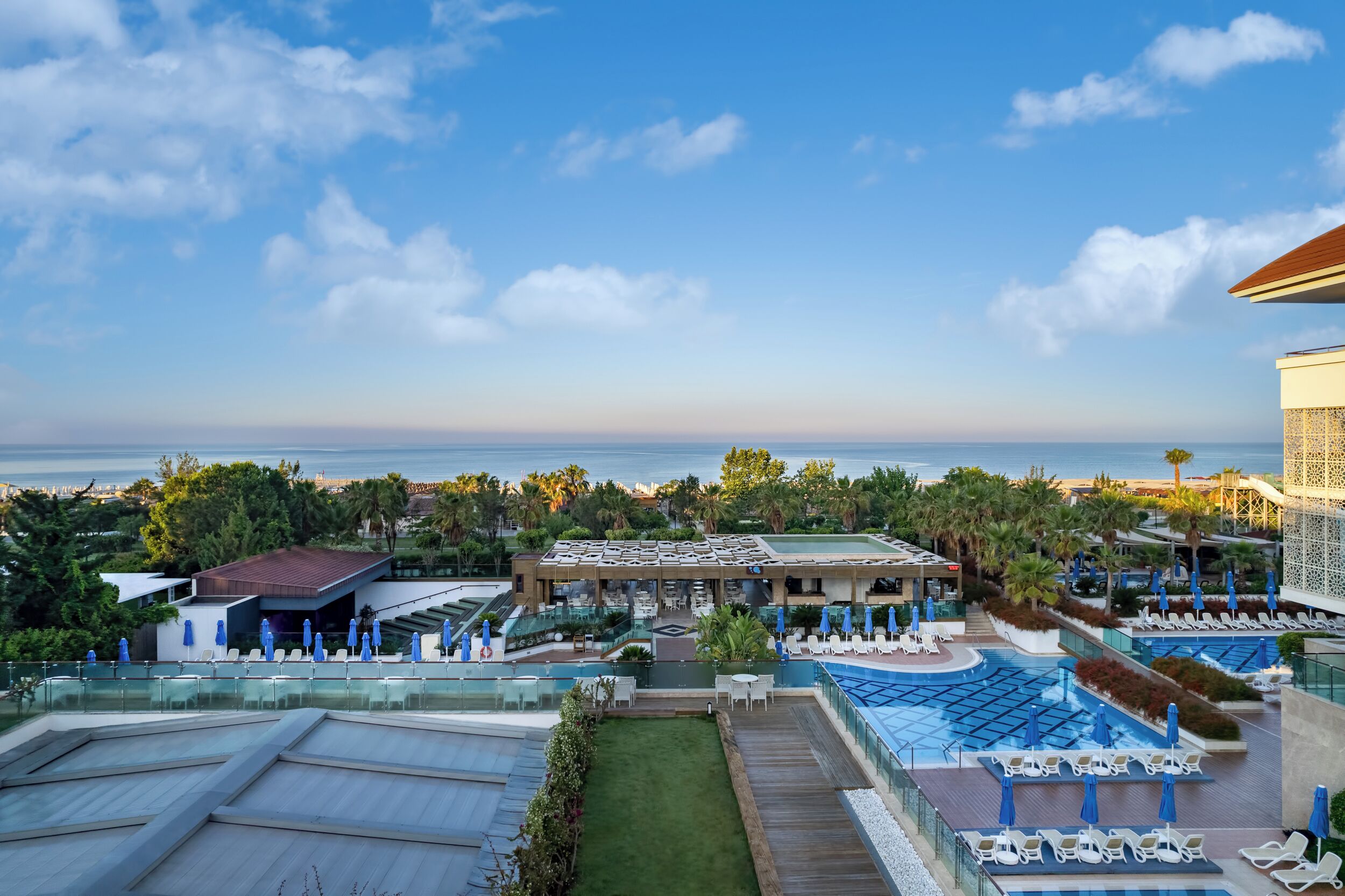 Piscine couverte, 5 piscines extérieures