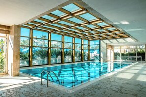 Piscina coperta, 5 piscine all'aperto
