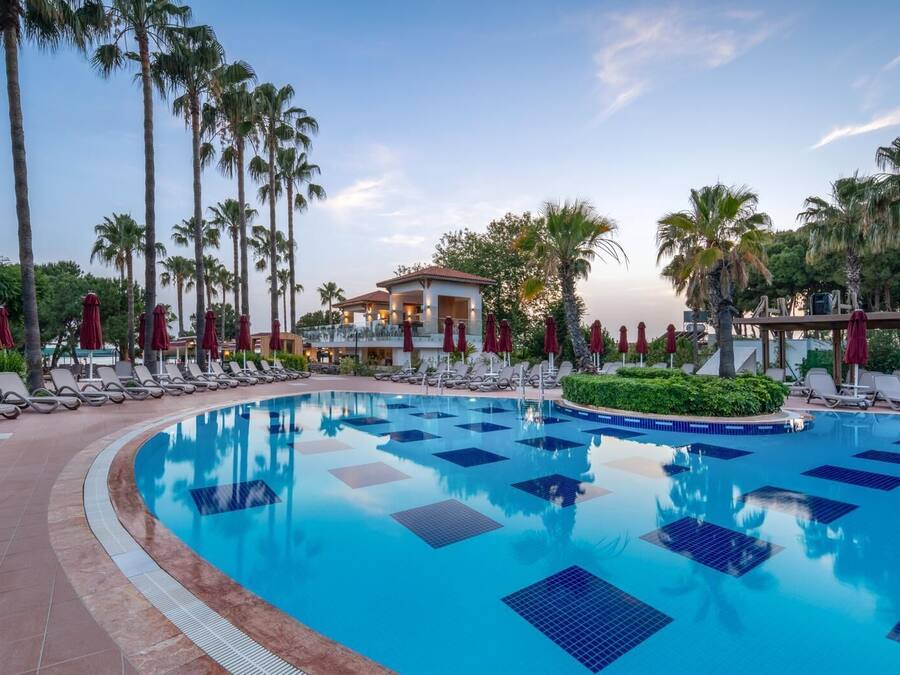 Indoor pool, 3 outdoor pools