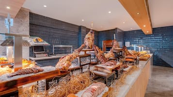 4 restaurants, breakfast, lunch, dinner served; Italian cuisine