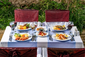 2 restaurants, breakfast, lunch, dinner served; Italian cuisine