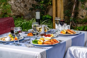 2 restaurants, breakfast, lunch, dinner served; Italian cuisine