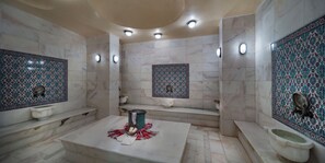 桑拿、土耳其浴、芳香疗法、热石按摩、深层组织按摩、瑞典式按摩