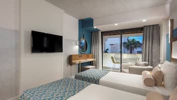 Suite Land View | Premium bedding, free minibar, desk, soundproofing