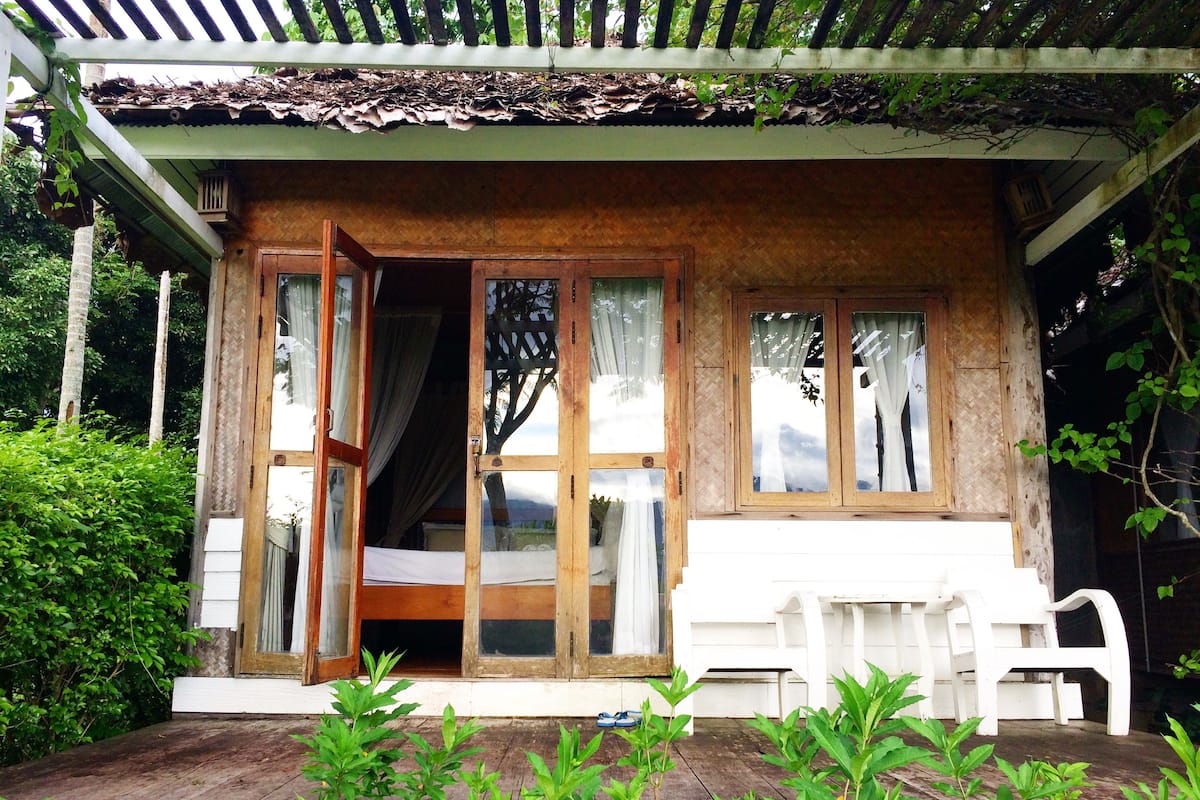 Villa With A/C (Chomjan House) | Schreibtisch, kostenloses WLAN