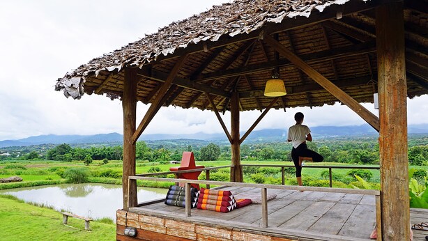 A wooden gazebo with a thatched roof overlooking a lush landscape. - Vimarnkiri Resort (Pai)
