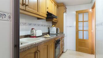 Fridge, microwave, oven, coffee/tea maker