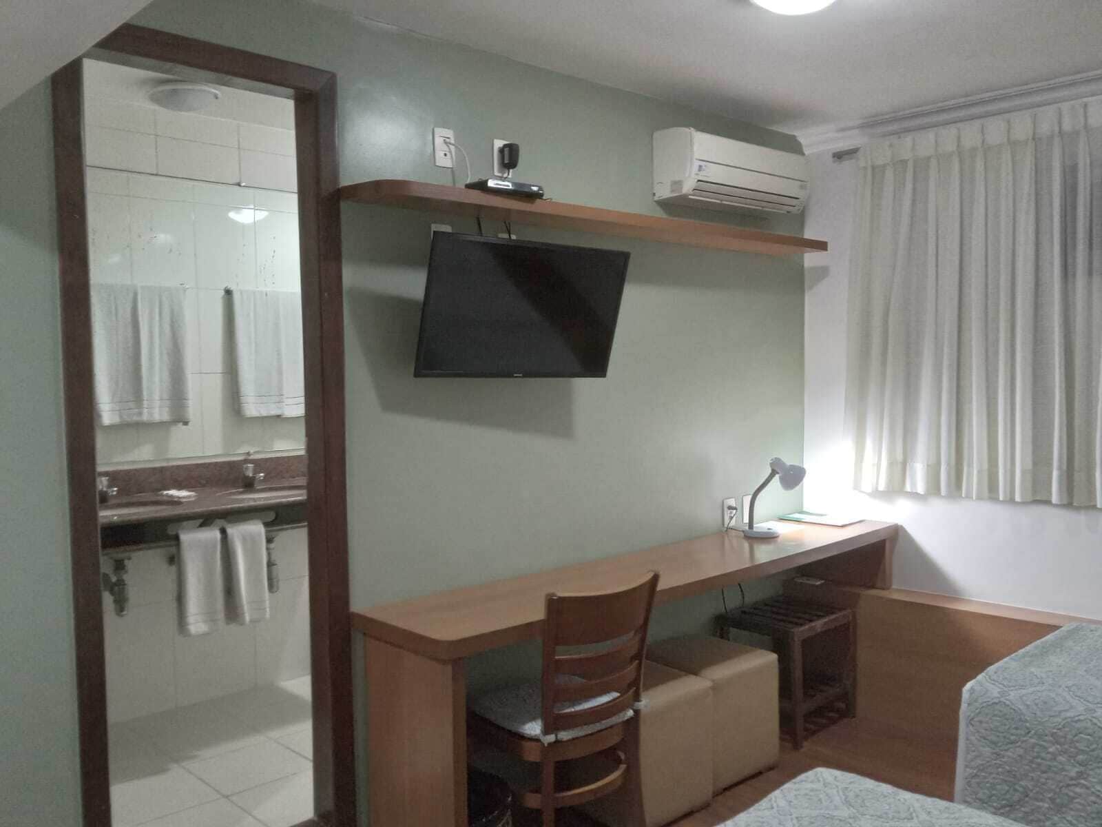 Deluxe Quadruple Room | In-room safe, desk, soundproofing, free WiFi
