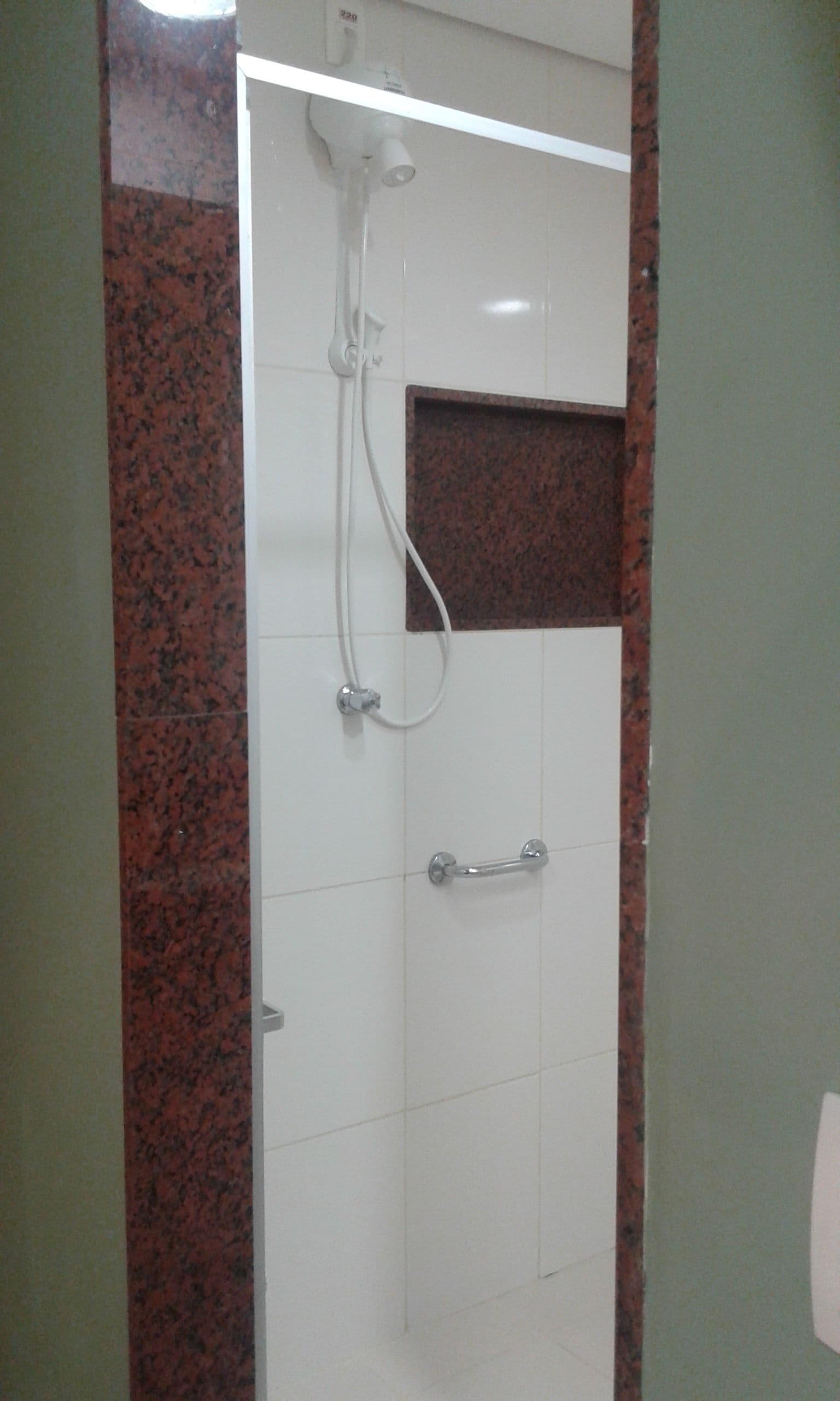 deluxe double room | bathroom shower