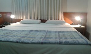 In-room safe, desk, soundproofing, free WiFi - Hotel São Bento (Belo Horizonte)