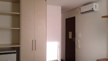 Caja de seguridad en la habitación, escritorio y insonorización