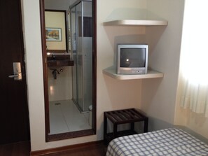 In-room safe, desk, soundproofing, free WiFi - Hotel São Bento (Belo Horizonte)
