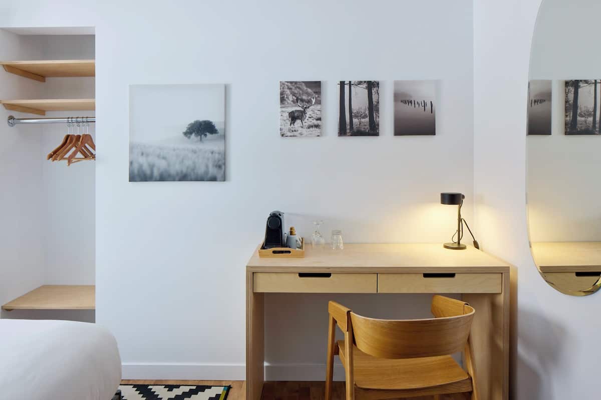 Habitación clásica, 1 cama Queen size, baño privado | Ropa de cama de alta calidad, decoración personalizada y insonorización