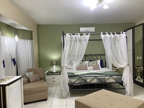 Master Suite, Hot tub | Minibar, individually decorated, free WiFi, bed sheets - Pousada Canasvieiras (Florianópolis)