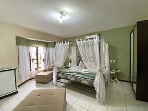 Minibar, decoración personalizada, wifi gratis y ropa de cama 