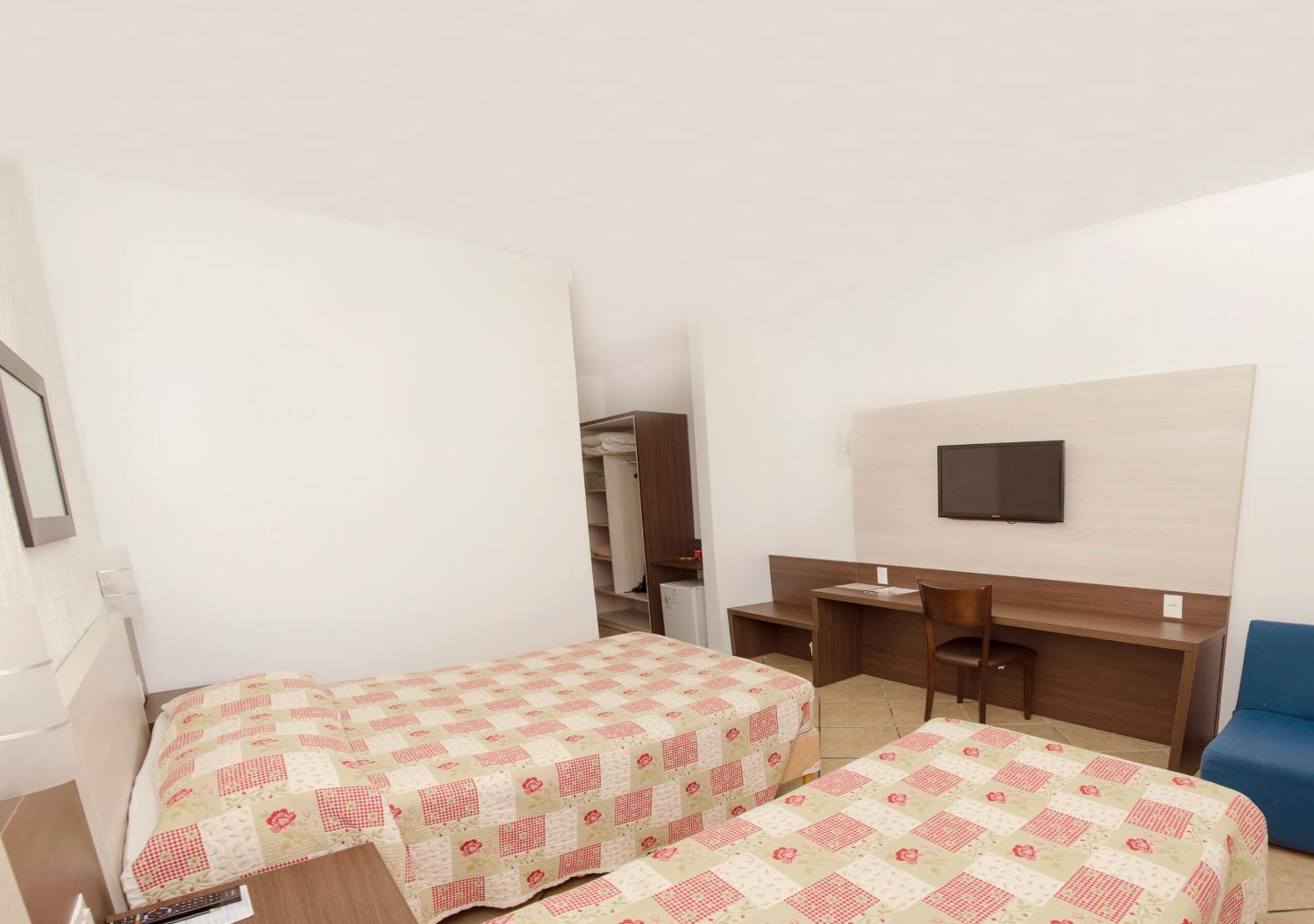 minibar, in-room safe, individually decorated, desk