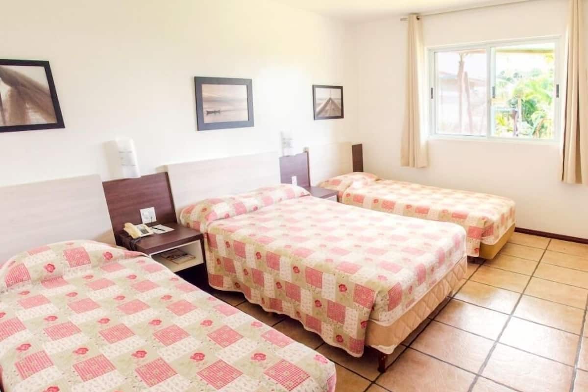 quadruple room, garden view | room amenity