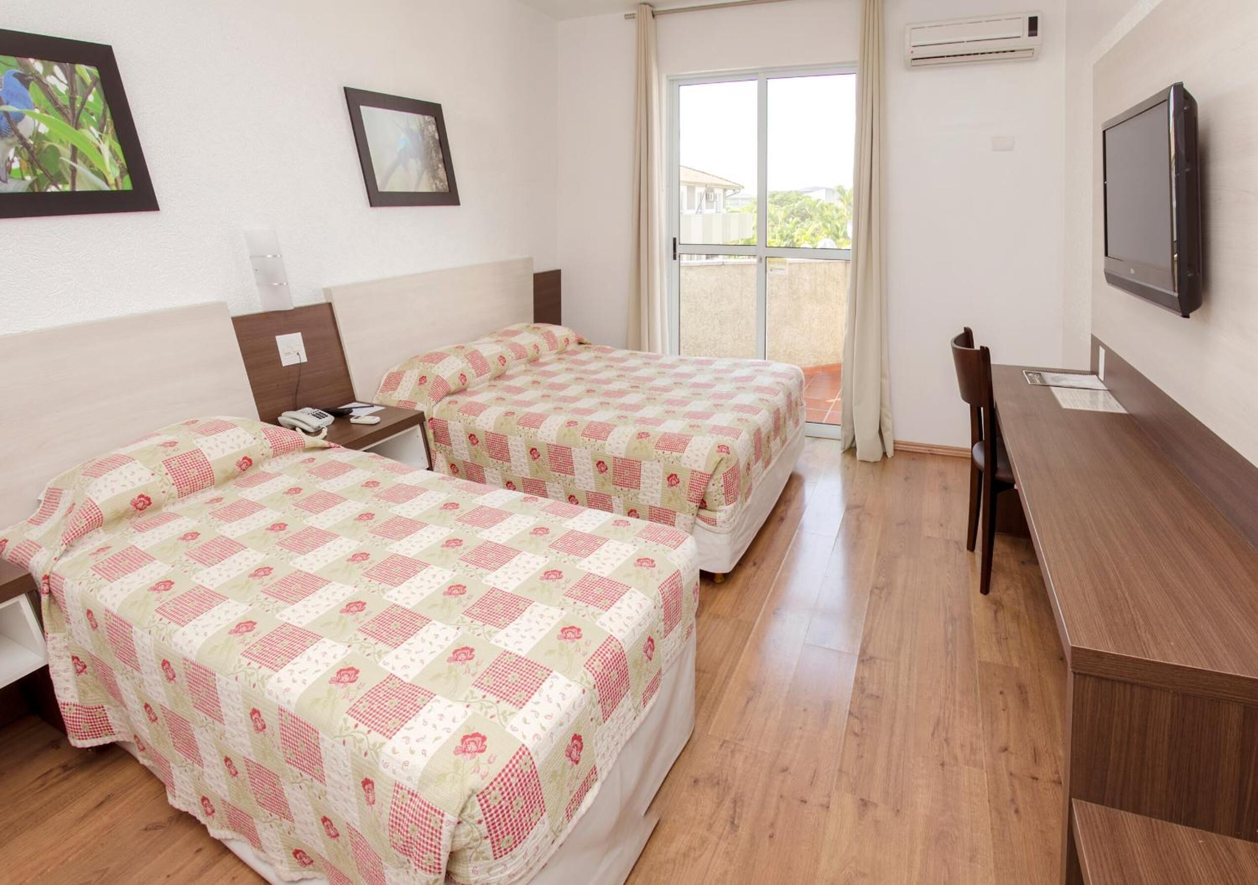 minibar, in-room safe, individually decorated, desk