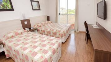 Frigobar, cofres nos quartos, individualmente decorados, escrivaninha