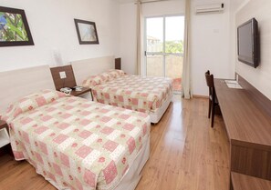 Minibar, safe på rommet, individuelt dekorert og skrivebord