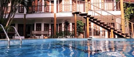 Outdoor pool, sun loungers