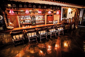 Bar (trong khuôn viên)