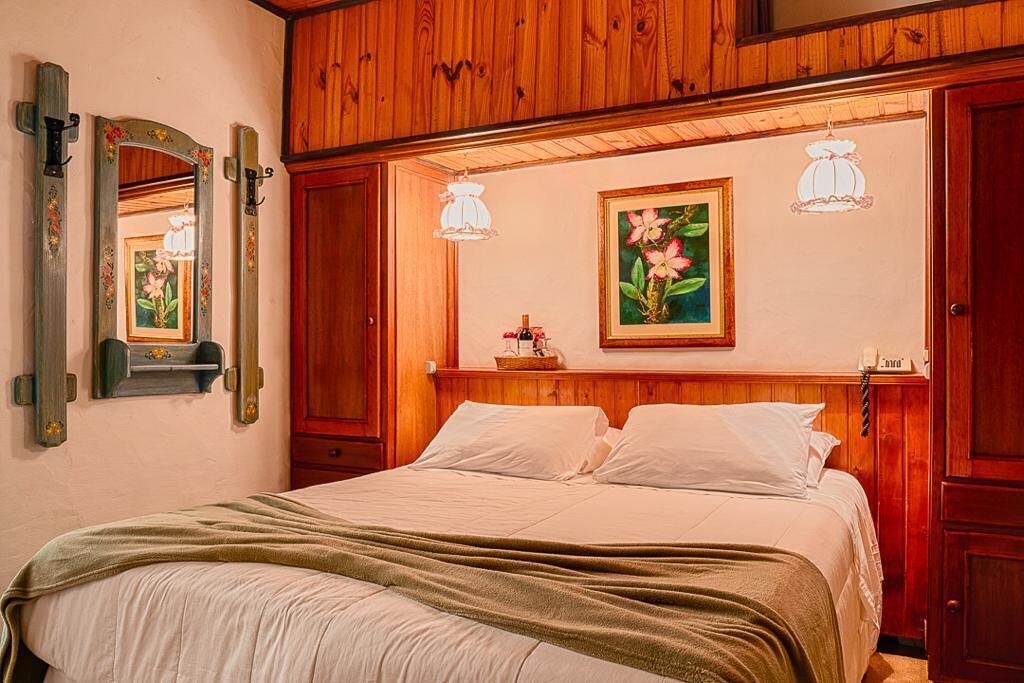 Apartemen Standar (with Heater) | Tirai kedap cahaya, kedap suara, dan seprai linen