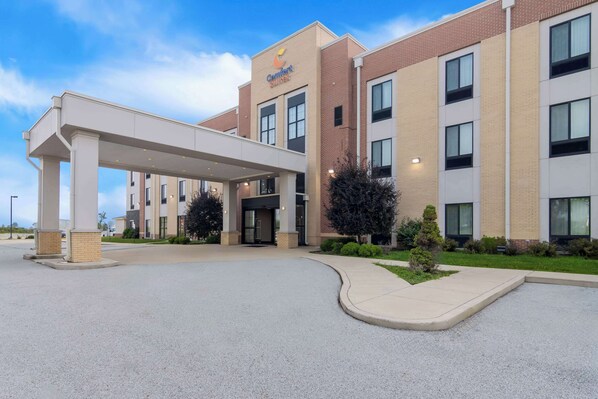 Exterior - Comfort Suites Rensselaer near Fair Oaks (Rensselaer)