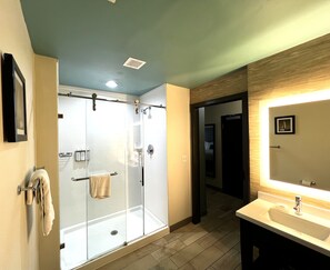 Room, 1 King Bed, Accessible, Non Smoking | Bathroom | Designer toiletries, hair dryer, towels, soap