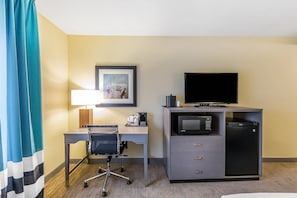 Zimmer, 1 King-Bett, barrierefrei, Nichtraucher | Hochwertige Bettwaren, Schreibtisch, Verdunkelungsvorhänge