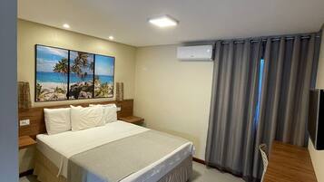 Habitación Confort, 1 cama Queen size, para no fumadores, planta baja | Minibar, espacio para trabajar con laptop, camas extra y wifi gratis