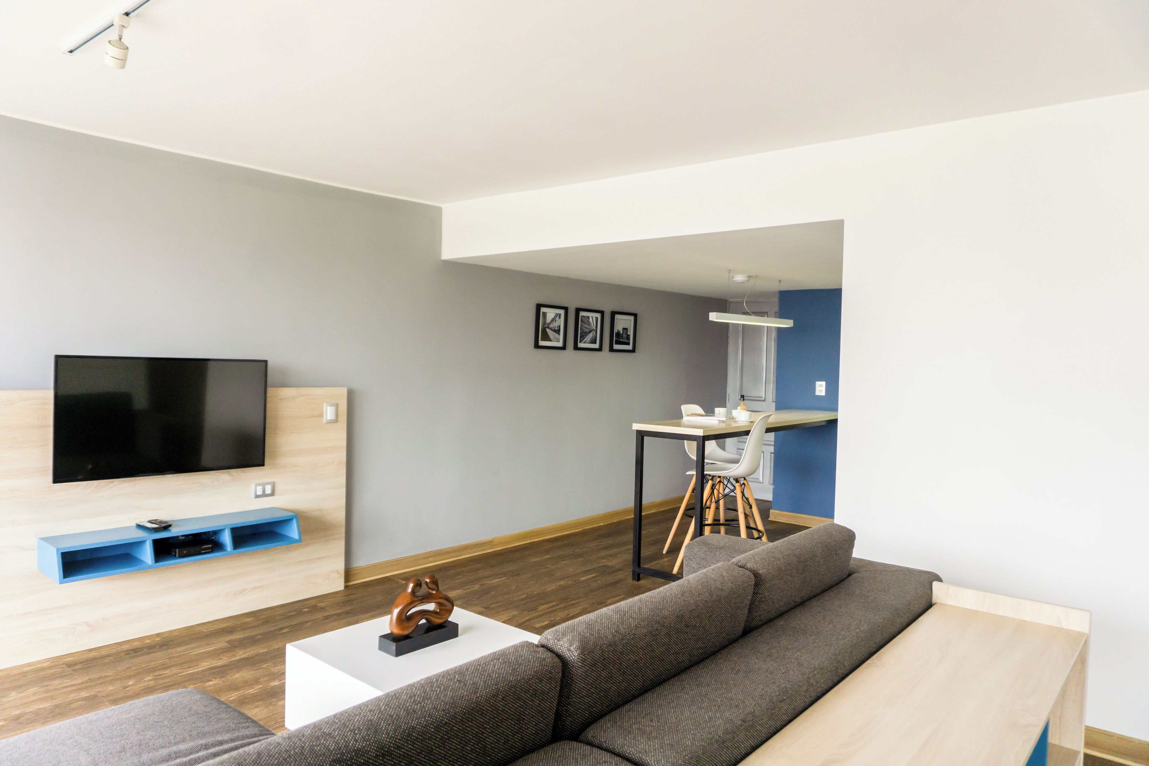 2 bedrooms, down duvets, in-room safe, desk